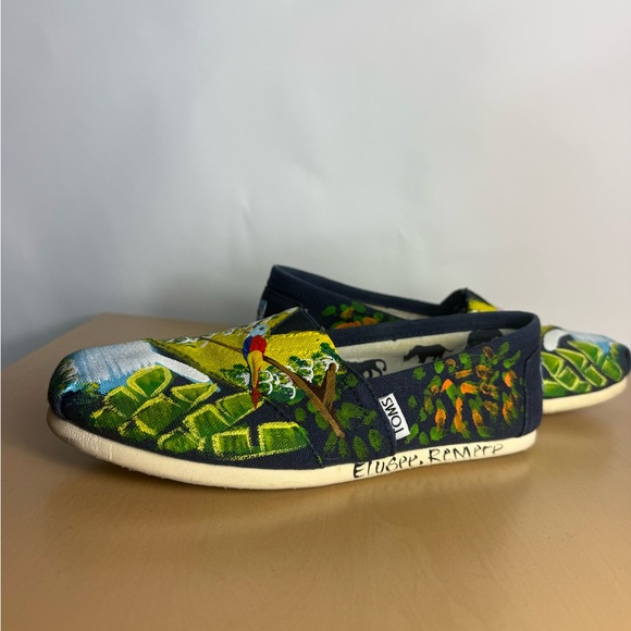 TOMS Hand-Painted Canvas Slip-Ons – One of a Kind Jungle Parrot Design – Signed - Picture 5 of 8